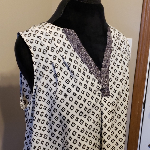 Skies Are Blue Tops - Skies are blue sheer sleeveless black white top